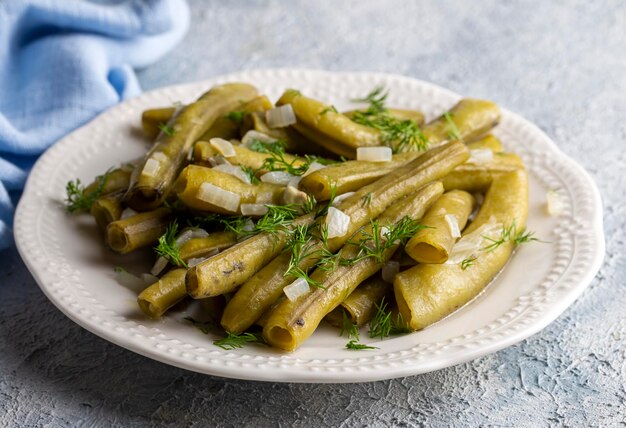 Foto cibo turco fagioli con olio d'oliva e aneto nome turco zeytinyagli bakla