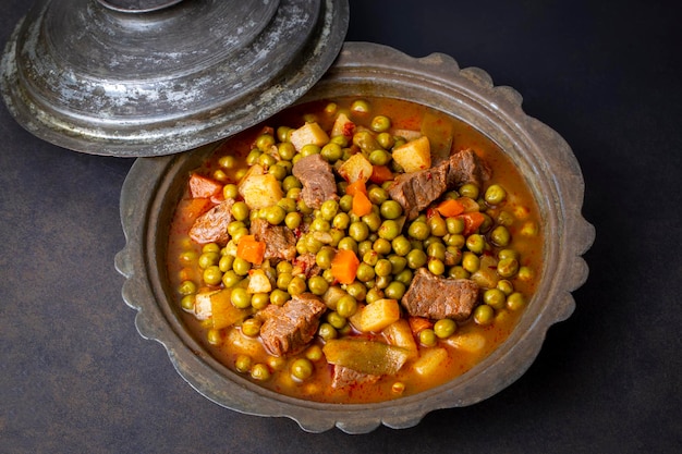 Foto stufato di piselli carnosi di cibo turco - carne in umido etli bezelye.