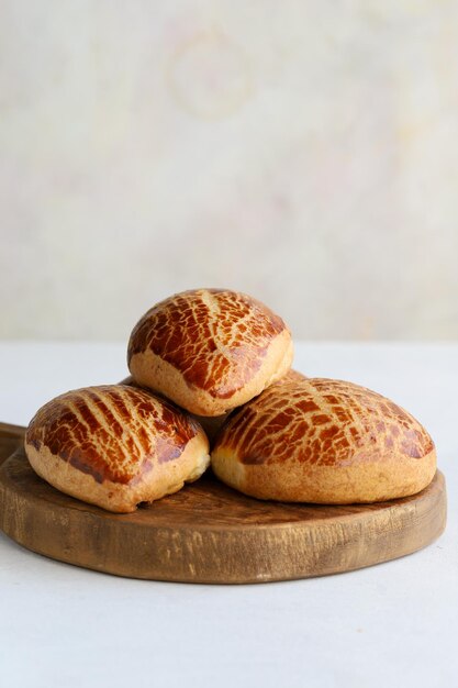 Photo turkish pastry product tasty pogaca turkish pastries on a white background vertical view close up turkish breakfast