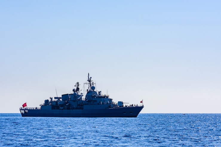 Photo turkish patrol boat on duty in a mediterranean sea