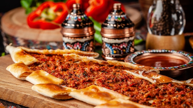 Pizza turca pita con carne.