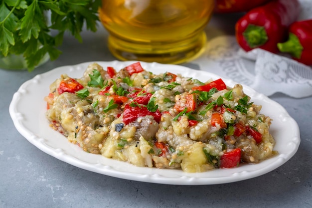 トルコ風ナスの前菜 ナスのサラダ 焼きナスのサラダ トルコ名 Patlican salatasi babaganus