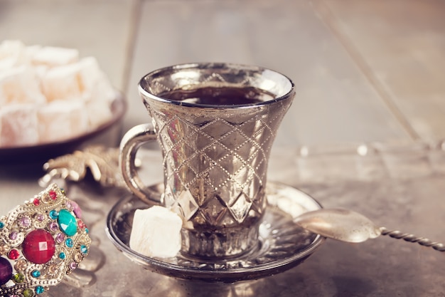 Photo turkish tea in cup on the metal tray