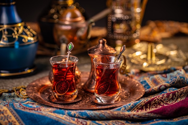 Турецкий чай в традиционных чашках