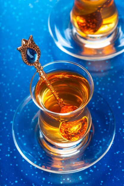 Турецкий чай в традиционном бокале