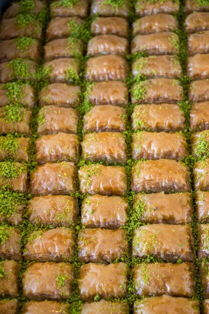 Foto deserto tradizionale turco di baklava al mercato