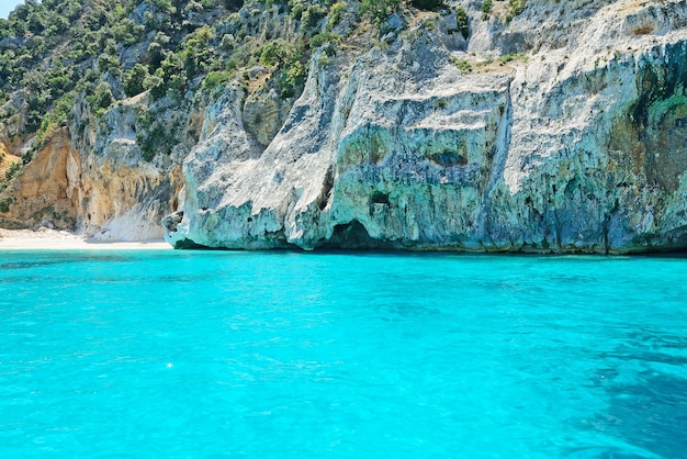 Turkoois water in de Golf van Orosei, Sardinië