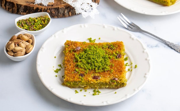 Turks dessert antep kadayif - pistache kadayif