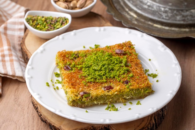Turks dessert antep kadayif - pistache kadayif