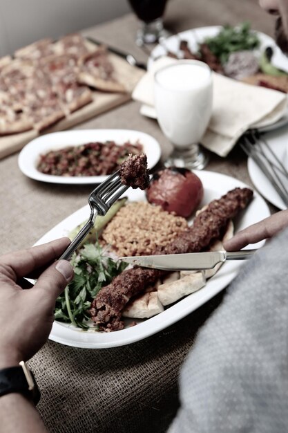 Foto turkse en arabische traditionele ramadan kebab