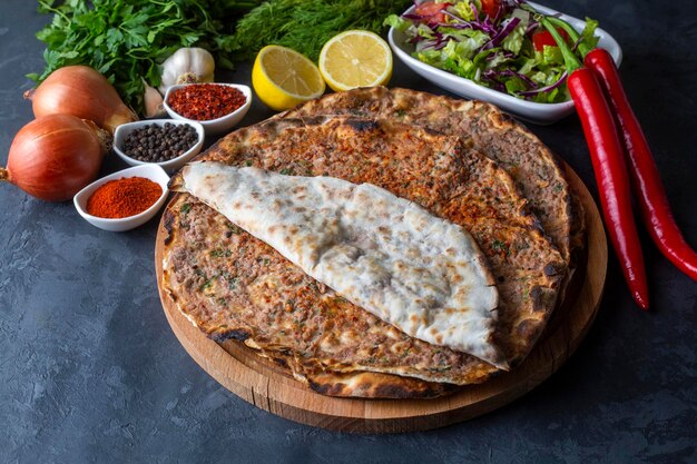 Turkse gerechten; Turkse pizza -Lahmacun