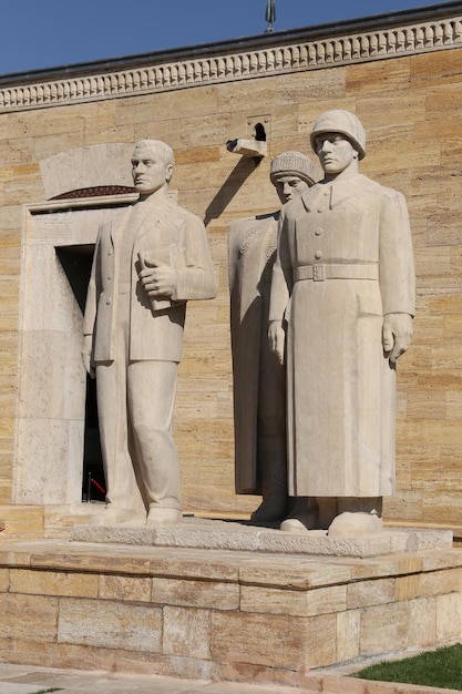 Turkse mannen sculptuur gelegen bij de ingang van de Road of Lions in Anitkabir