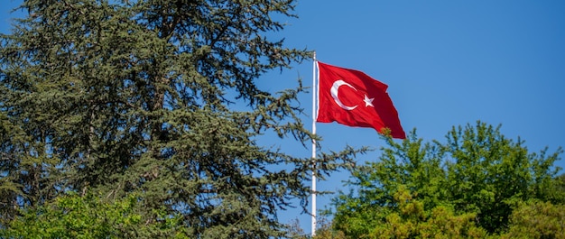 Turkse nationale vlag in zicht