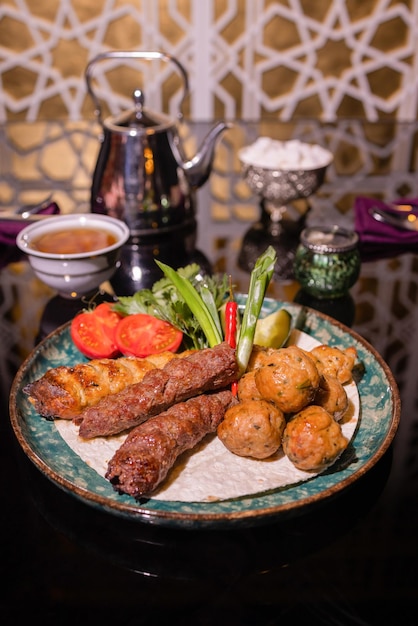 Turkse traditionele kofte. Pittige gehaktballetjes Kebab of Kebap.