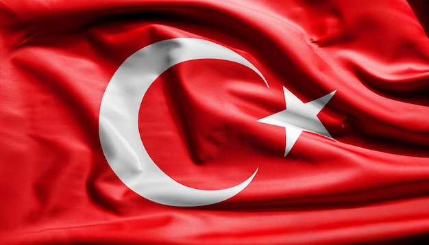 Turkse vlag met plooien met zichtbare satijnen textuur