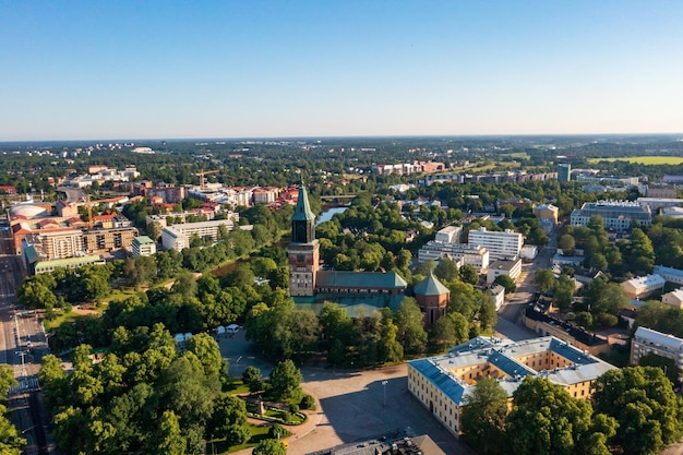Turku kathedraal zonnige zomerochtend