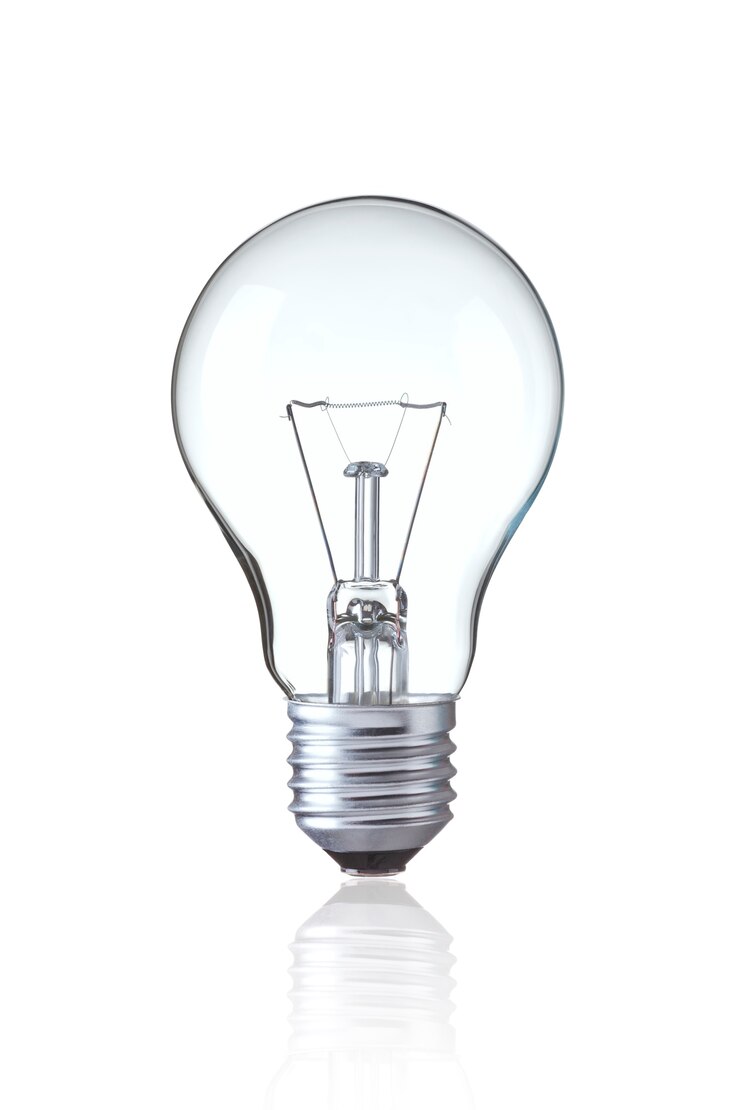 Photo turn on tungsten light bulb isolated on white