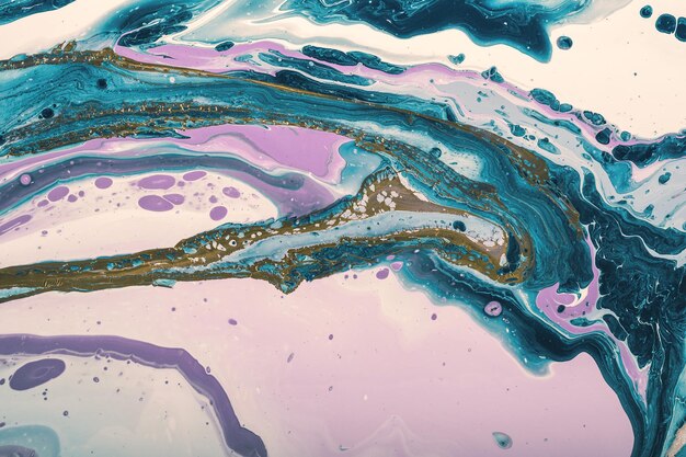 Turquoise golven en lila bubbels vermengen zich met gouden golven Fluid Art Marble effect achtergrond of textuur