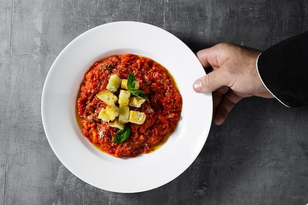 토스카나 빵 수프 또는 Pappa al pomodoro 전형적인 이탈리아 요리