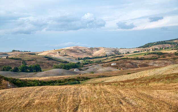 Foto toscana italia agosto 2020 paesaggio mozzafiato della campagna toscana