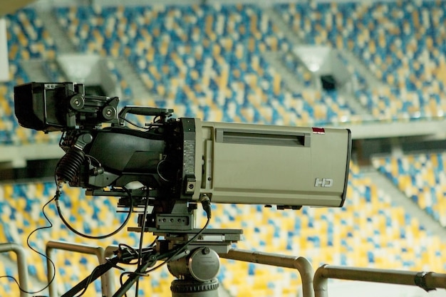 TV-camera in het stadion tijdens voetbalwedstrijden