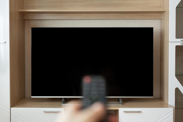 テレビのリモコンはテレビの最前線にあります