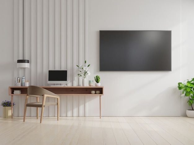 Tv a parete e mobile in soggiorno