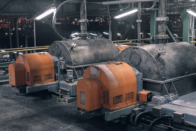 Twee centrifuges en oranje machinebewaking