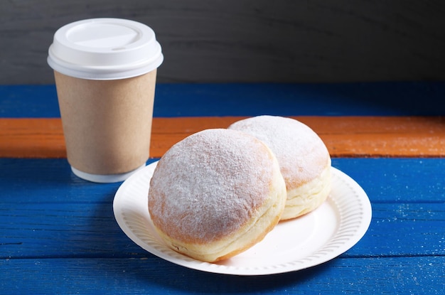 Twee donuts en koffie