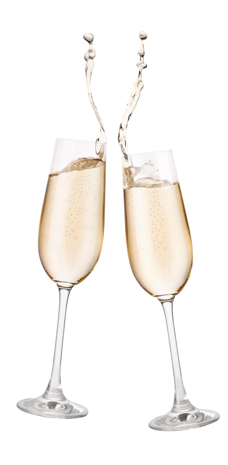 Foto twee glazen champagne met splash.
