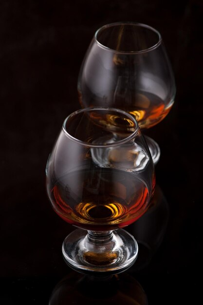 Twee glazen cognac of whisky