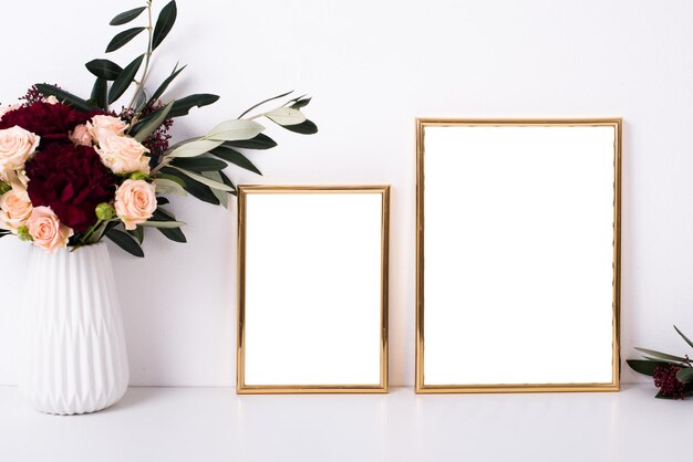 Twee gouden frames mockup