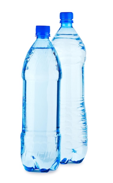 Twee helder fles met water geïsoleerd