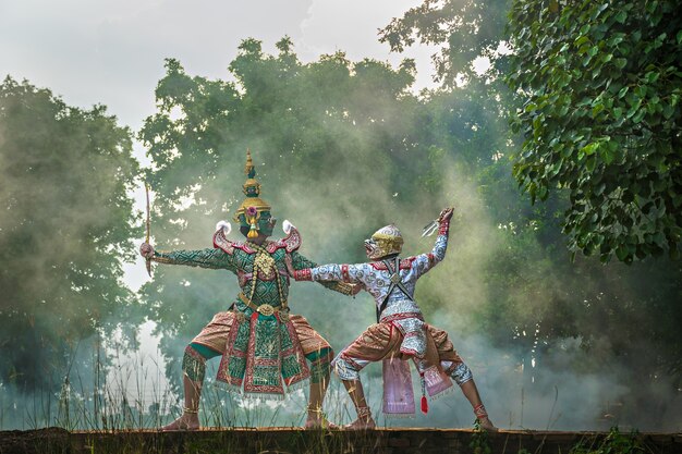 twee krijgers vechten in Khon