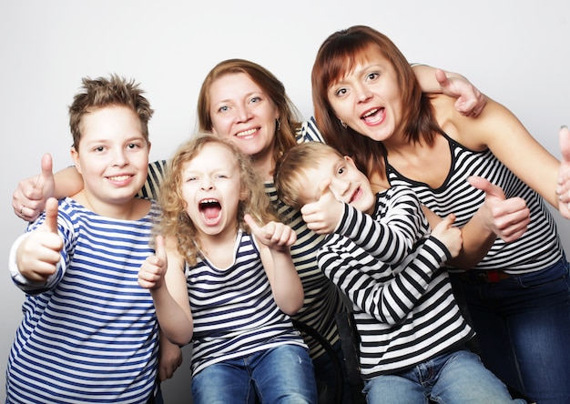 twee moeders en drie kinderen