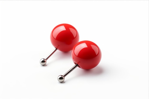 Foto twee rode ballen met zilveren kralen op hen met een witte achtergrond