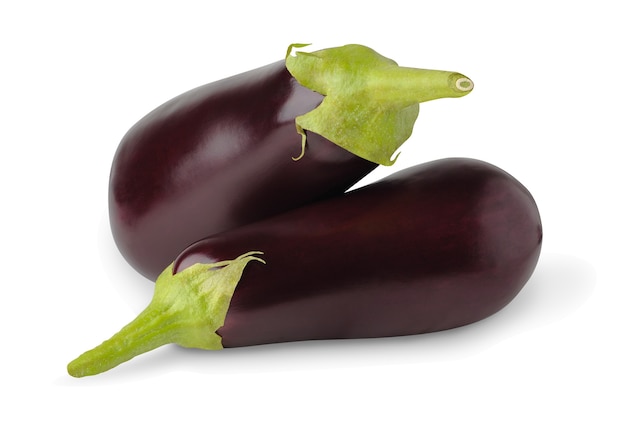 Twee verse aubergines geïsoleerd op een witte ondergrond