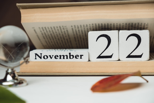 Foto ventiduesimo giorno del mese di autunno del calendario novembre.
