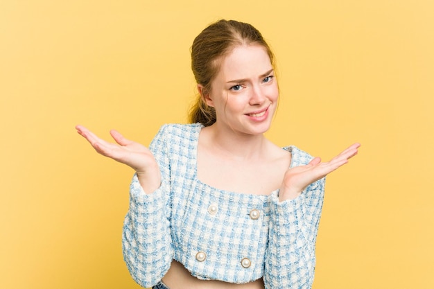 Twijfelen en schouders ophalen in vragend gebaar