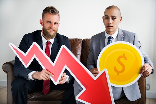 Photo two businessman sitting on a couch