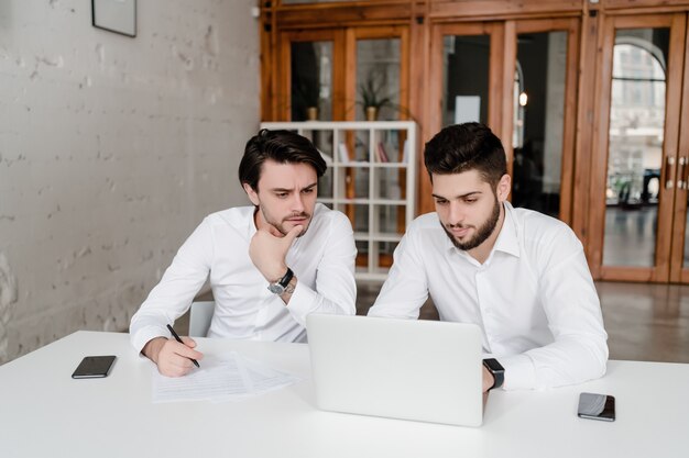 Photo two co workers discuss business in the office