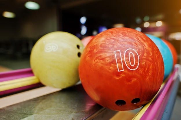 Photo two colored bowling balls of number 10 and 9