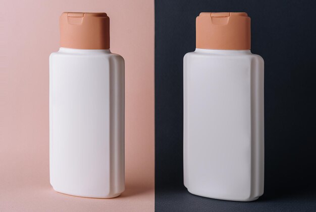 Фото Две косметические бутылки на разных фонах