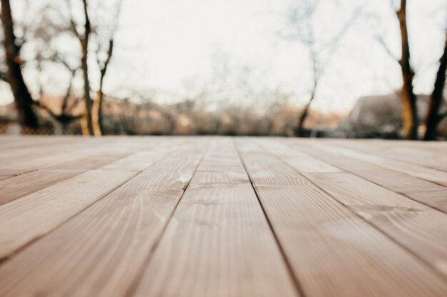 Foto due tazze di caffè sullo sfondo marrone in legno terrazza. foto di alta qualità