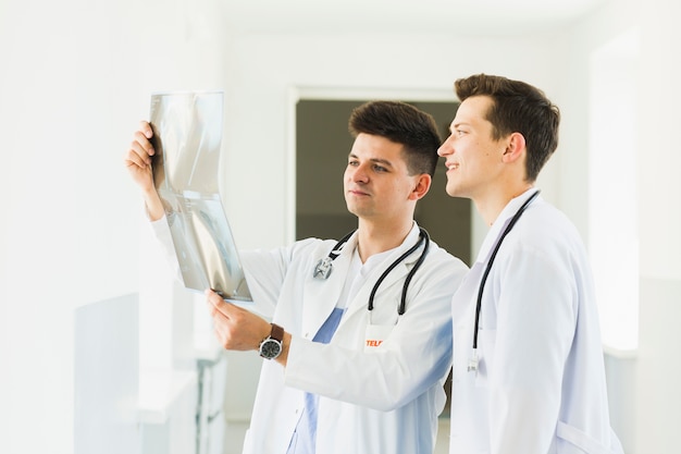 Photo two doctors in lab