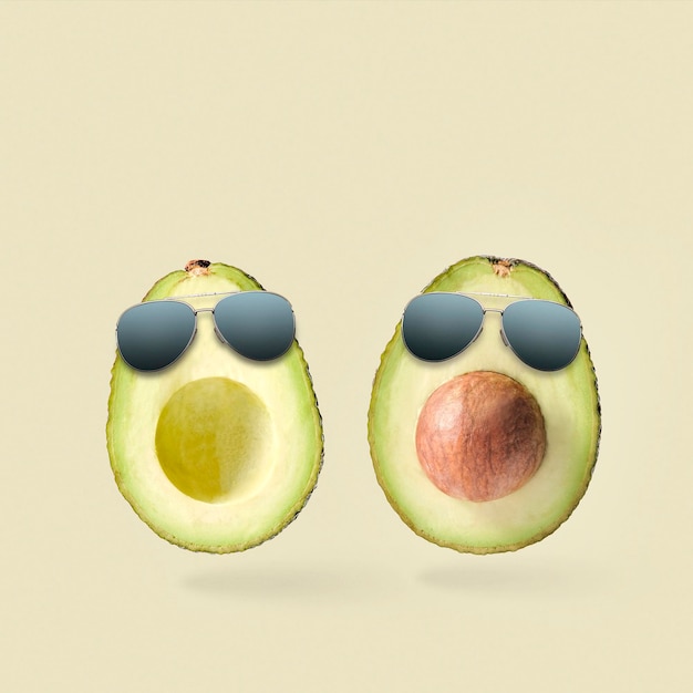 Photo two fun funny avocados in sunglasses