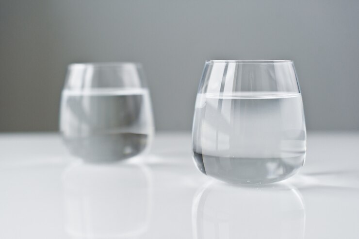 澄んだ水を2杯。