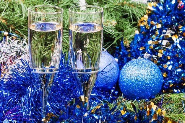 Two glasses with blue Xmas decorations and tree 8