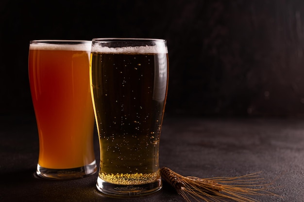 Фото Два стакана холодного пива.