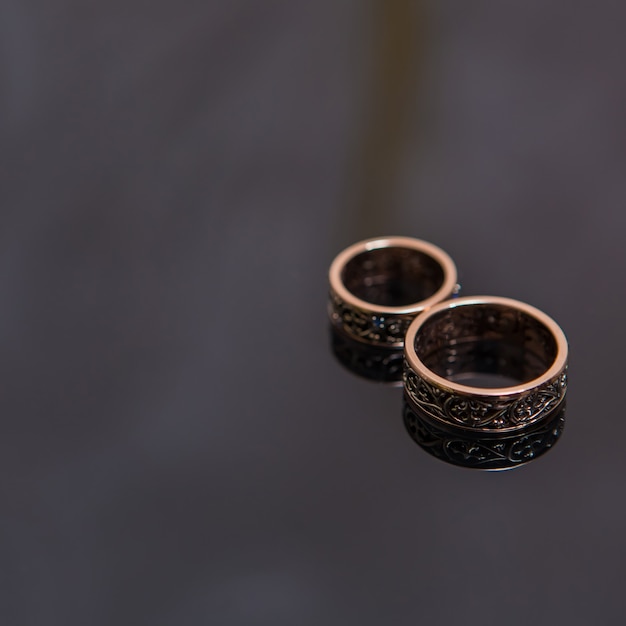 Photo two gold wedding rings